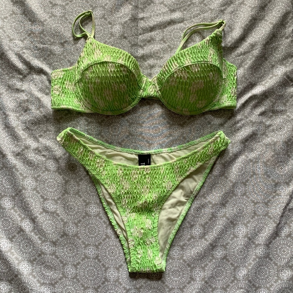 Triangl Saria Spring - Picture 2 of 4
